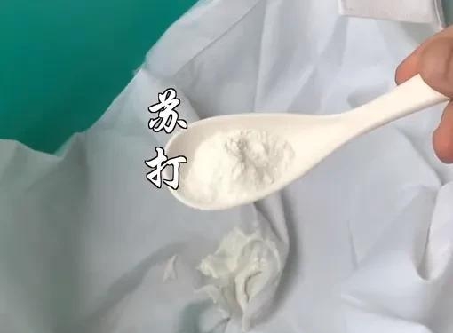 白衬衫腋下发黄汗渍怎么去除（白T腋下变黄的清洗小妙招）