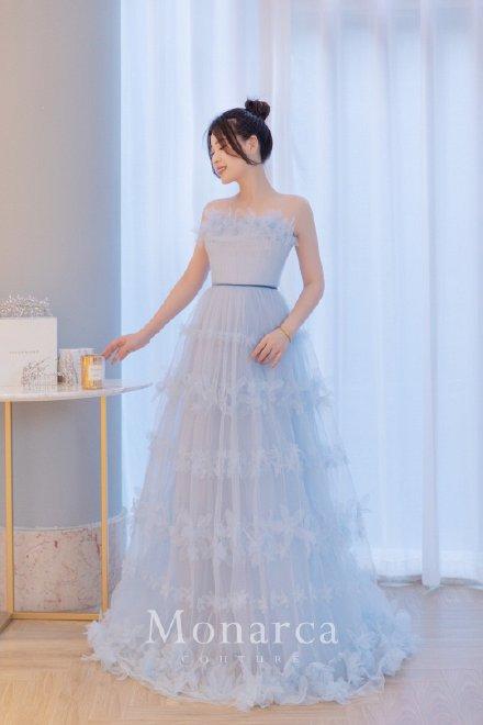 订婚穿什么衣服好 女性秋季(订婚穿什么衣服好 女性秋季)