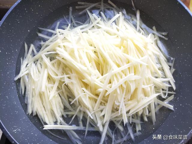 鸡蛋和土豆丝可以一起烙煎饼吗（懒人早餐鸡蛋土豆饼做法攻略）