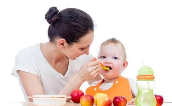 宝宝什么时候添加辅食(婴幼儿辅食添加顺序)