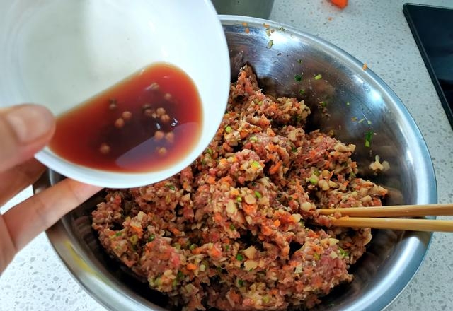 牛肉香菇饺子馅的做法窍门（牛肉香菇饺子具体做法图解）