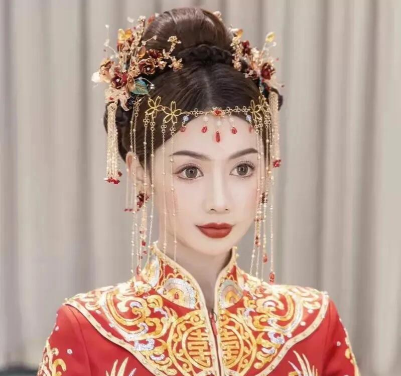 结婚场合穿什么衣服(结婚一般要穿什么衣服)