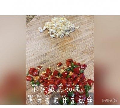 炒甘蓝丝的家常做法(炒双色甘蓝的步骤教程图解）