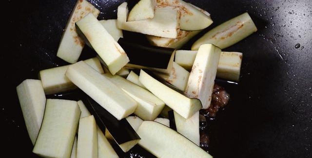 茄子和豆腐能一起吃吗（茄子豆腐煲的正确做法）