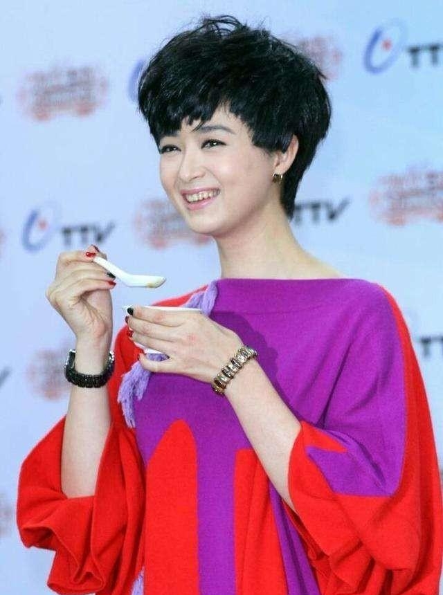 2022年女生流行短发发型大全（种草4种必剪得短发发型图片）