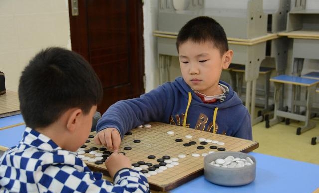 学围棋几岁开始最佳（围棋启蒙的注意事项）