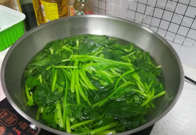 焯豆角应该冷水下锅还是开水（关于各类食物焯水）