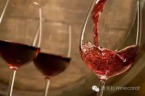 梦见白酒是什么预兆（梦见7种酒的现实预兆）