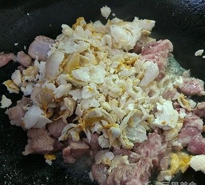 咸蛋白可以做什么美食好吃（家常咸蛋白肉粥的做法图解）