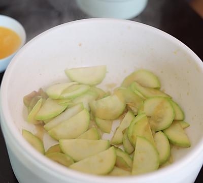 西葫芦怎么吃减肥呀（煎蛋西葫芦减脂餐做法步骤图解）