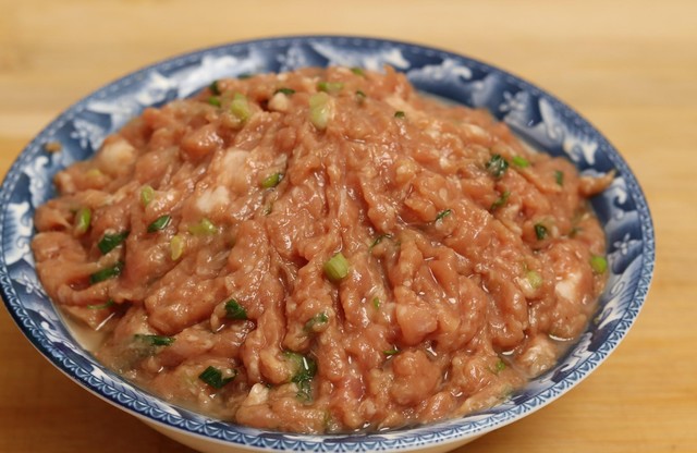 包水饺的肉馅怎么调好吃（包水饺的肉馅调料方法）