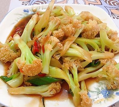 菜花怎么炒才好吃又香（家常炒花菜做法图解及营养功效）