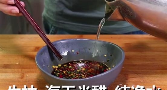 蒸虾是冷水上锅还是热水上锅（清蒸虾的做法技巧分享）