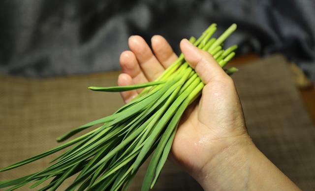 北极虾直接吃好还是煮一下好（北极甜虾的简单制作做法）