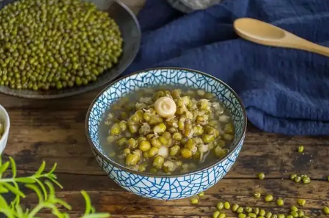 嗓子疼喝绿豆汤管用吗_嗓子疼喝绿豆汤有效吗