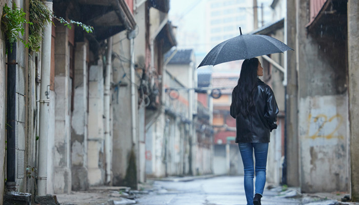 梦见下雨了是什么意思 