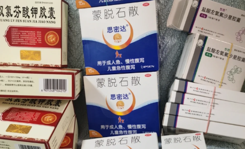 蒙脱石散为啥要50ml水_吃了4次蒙脱石散还在拉怎么回事