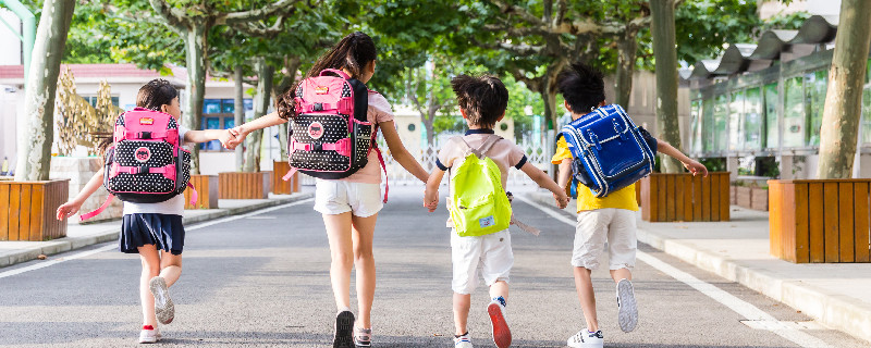 梦见好多小孩子在一起玩是什么意思 