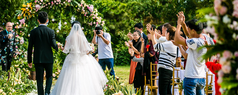 梦见自己办婚礼 