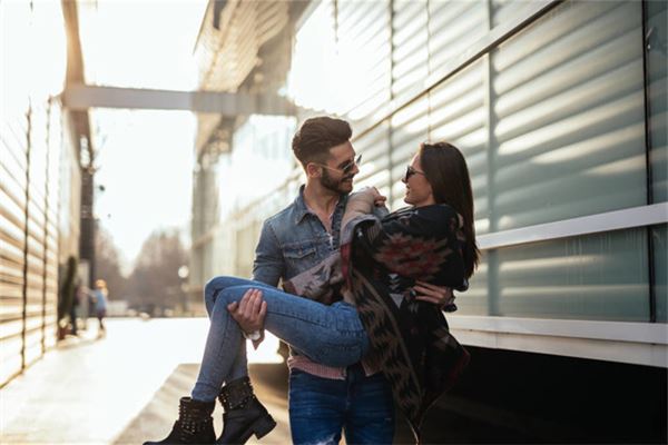 嘴唇薄的女人性格特点 性格冷淡