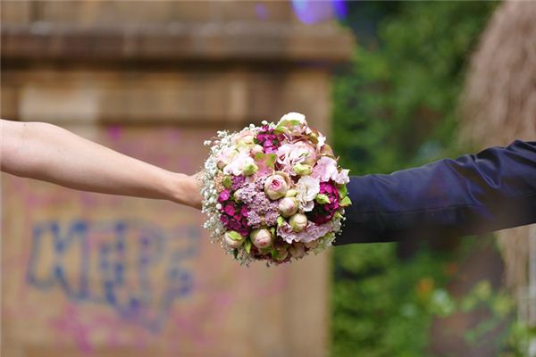 2021年谷雨出生的女孩 人生顺利桃花运很旺盛